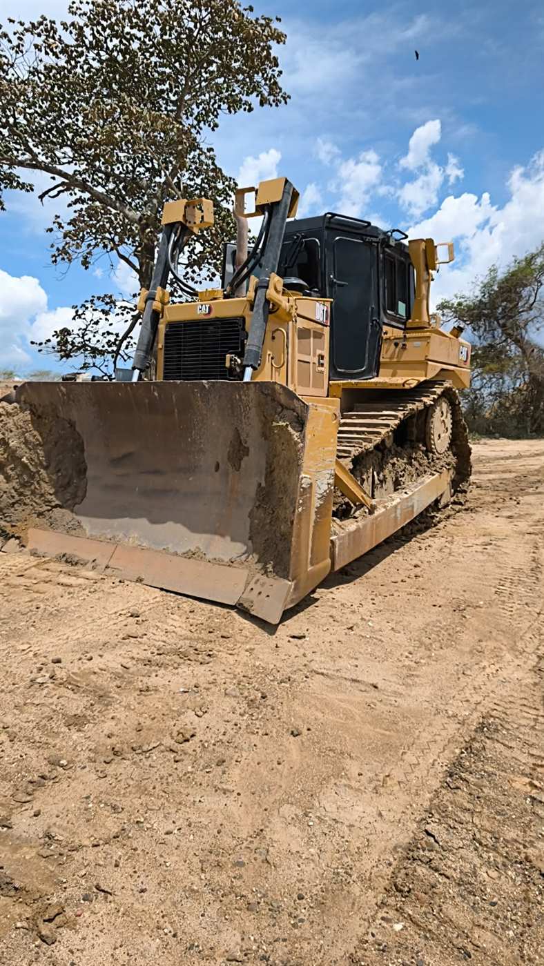 Bulldozer Caterpillar D6T en obra