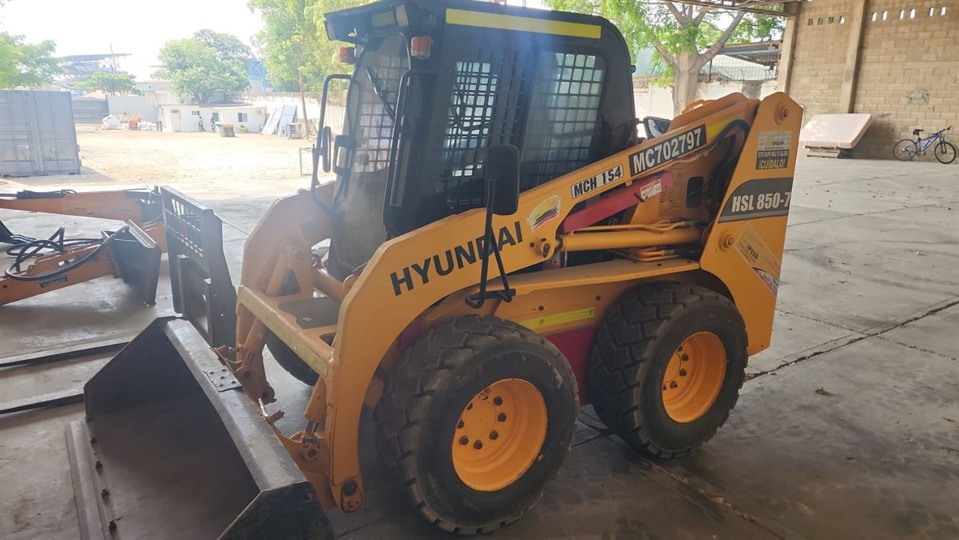 Minicargador Hyundai HSL850-7A, modelo 2024, 3.203 horas, en Barrancabermeja, Santander — en venta en Las Palmas Maquinaria