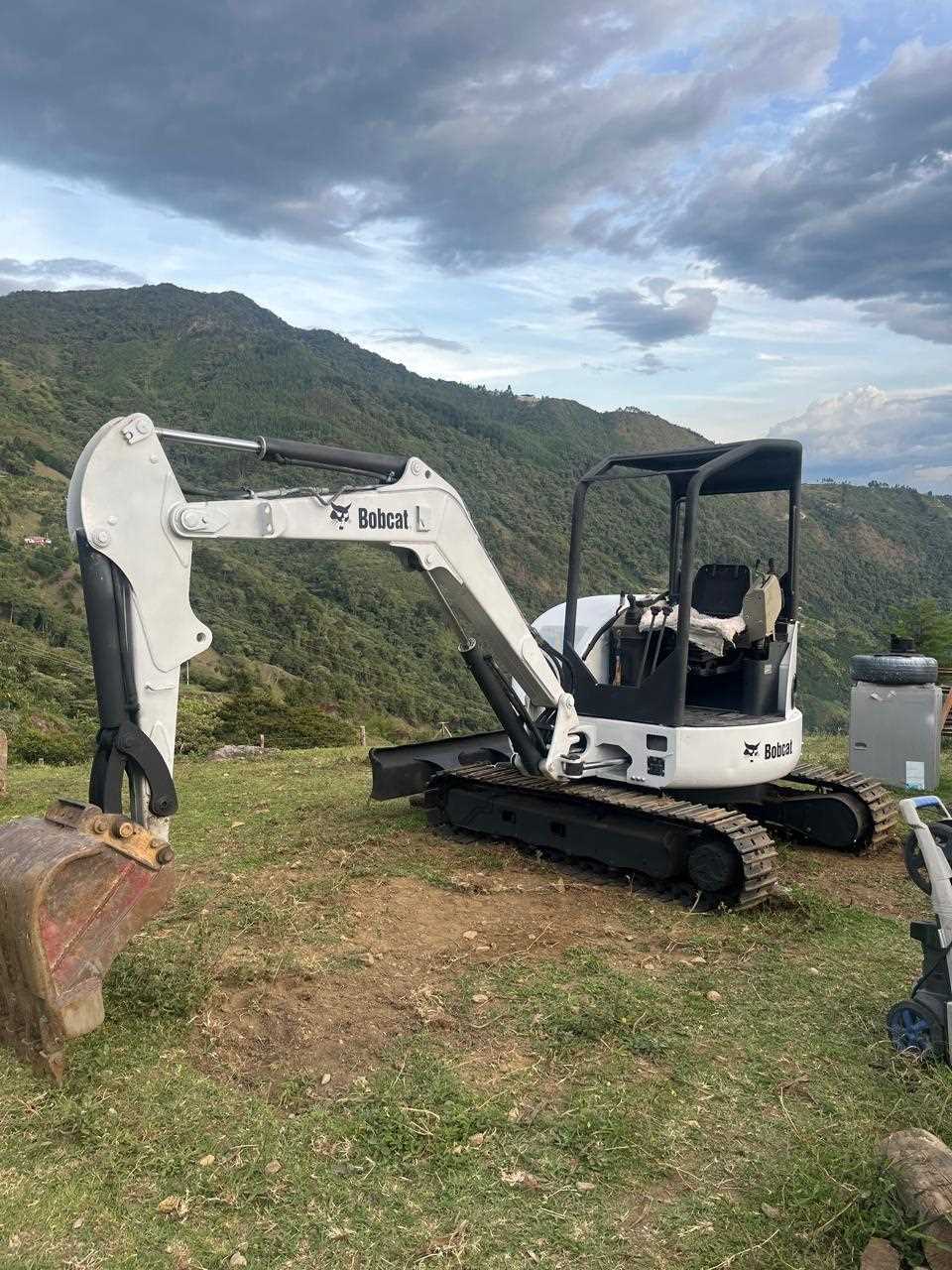 Miniexcavadora Bobcat 430G, modelo 2004, 11.000 horas, en Montebello, Antioquia — en venta en Las Palmas Maquinaria