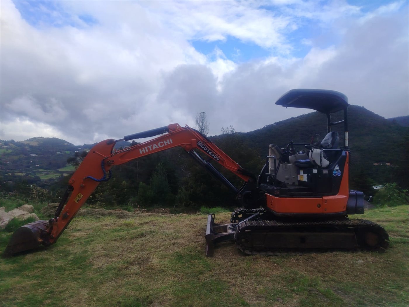 Miniexcavadora Hitachi 35, modelo 2012, 1.541 horas, en La Calera, Cundinamarca — en venta en Las Palmas Maquinaria