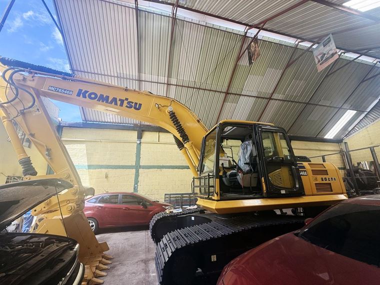 Excavadora Komatsu PC210LC-8, modelo 2022, 3.600 horas, en Bogotá — en venta en Las Palmas Maquinaria