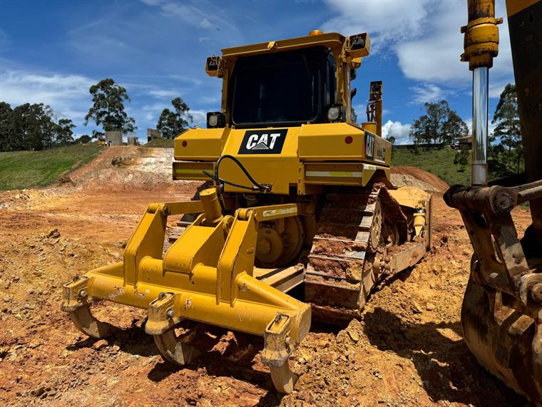 Bulldozer Caterpillar D6T, modelo 2014, 12.500 horas, en Oriente antioqueño — en venta en Las Palmas Maquinaria