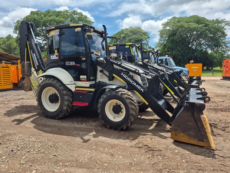 Retrocargador Hidromek HMK 102B EXT, modelo 2017, 11.100 horas, en Barrancabermeja, Santander — en venta en Las Palmas Maquinaria
