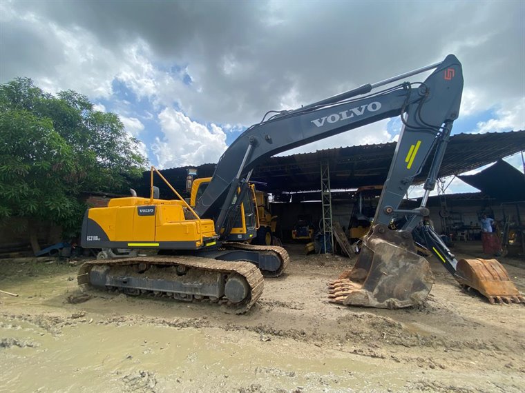 Excavadora Volvo EC210B LC, modelo 2006, en Barranquilla, Atlántico — en venta en Las Palmas Maquinaria