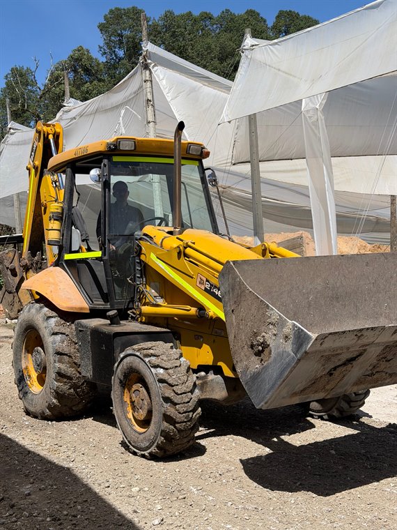Retroexcavadora JCB 214E, modelo 2005, 20.000 horas, en Medellín, Antioquia — en venta en Las Palmas Maquinaria